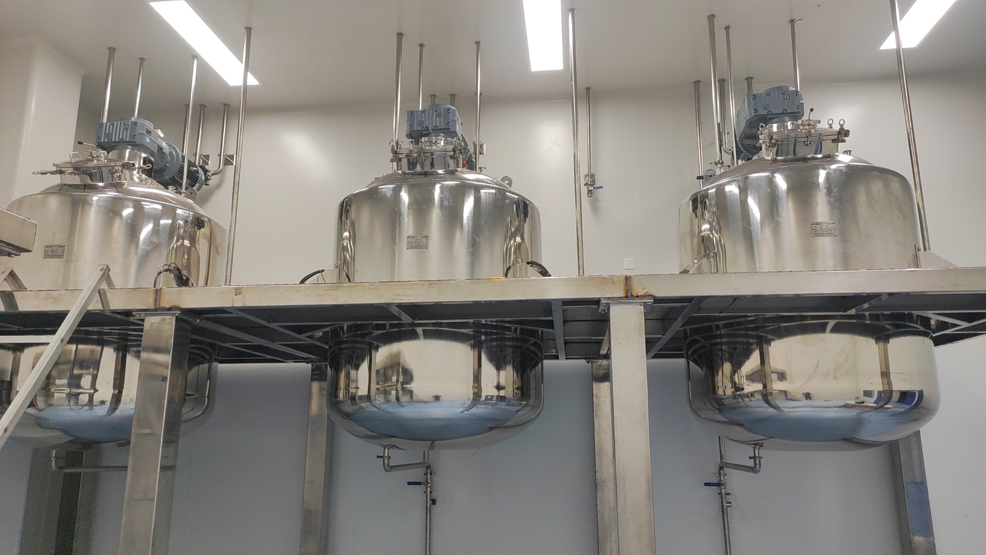 ɽ�������Ĺ�ҩ����ˮ��ѹ�������ྻ�ܵ���װ����